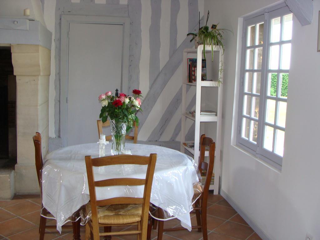 Le Vieux Castel Bed and Breakfast Goustranville Εξωτερικό φωτογραφία