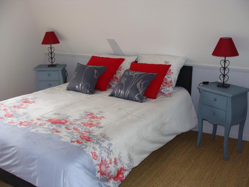 Le Vieux Castel Bed and Breakfast Goustranville Δωμάτιο φωτογραφία