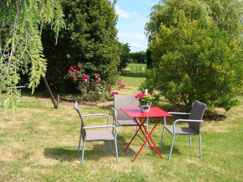Le Vieux Castel Bed and Breakfast Goustranville Εξωτερικό φωτογραφία