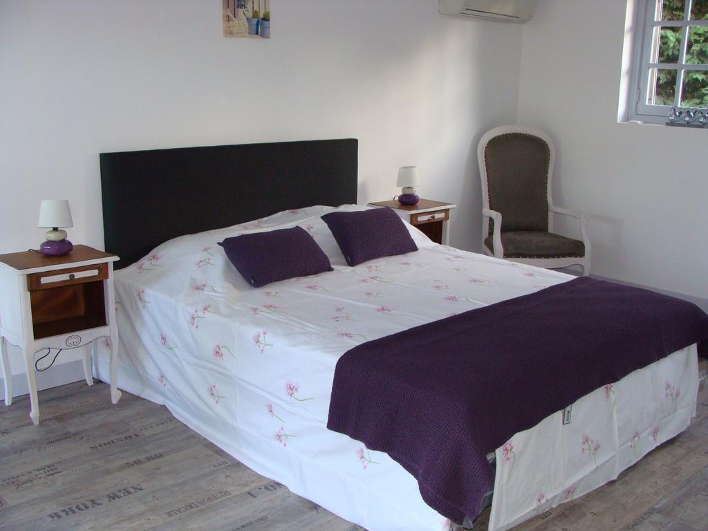 Le Vieux Castel Bed and Breakfast Goustranville Δωμάτιο φωτογραφία