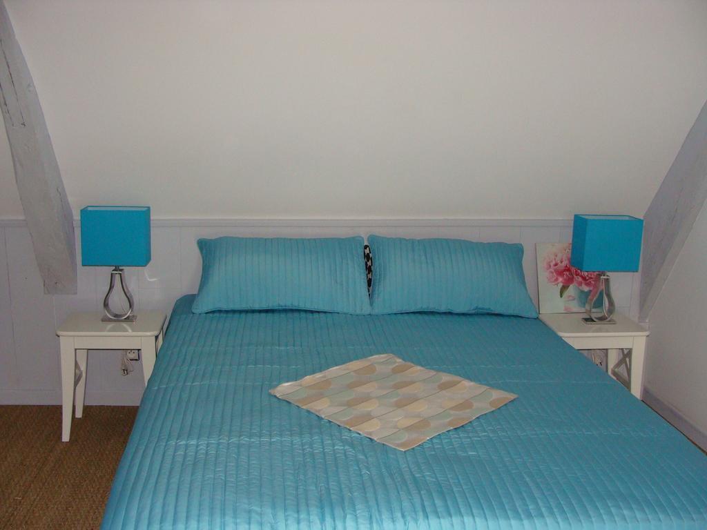 Le Vieux Castel Bed and Breakfast Goustranville Δωμάτιο φωτογραφία