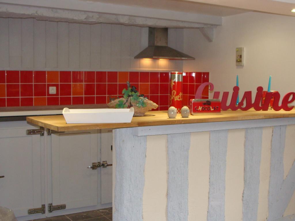 Le Vieux Castel Bed and Breakfast Goustranville Εξωτερικό φωτογραφία