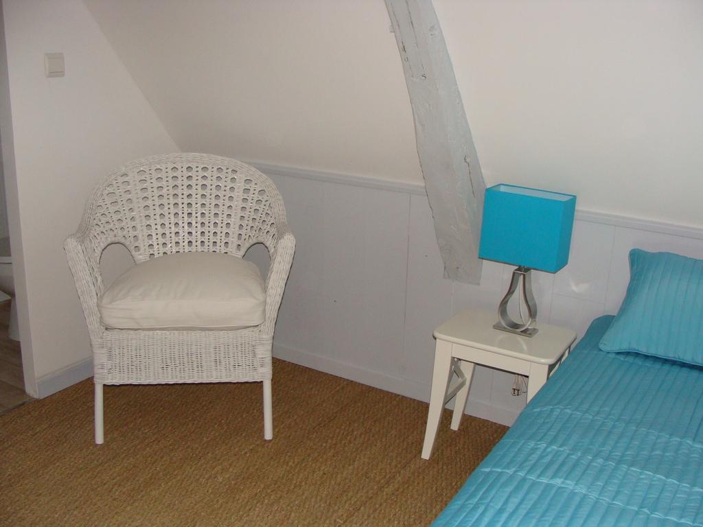 Le Vieux Castel Bed and Breakfast Goustranville Δωμάτιο φωτογραφία