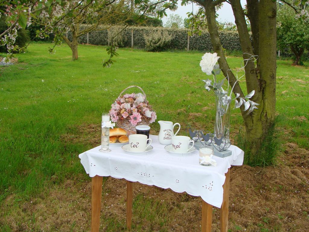 Le Vieux Castel Bed and Breakfast Goustranville Εξωτερικό φωτογραφία