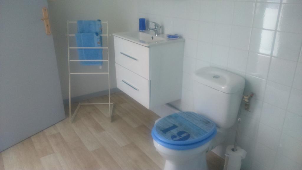 Le Vieux Castel Bed and Breakfast Goustranville Εξωτερικό φωτογραφία